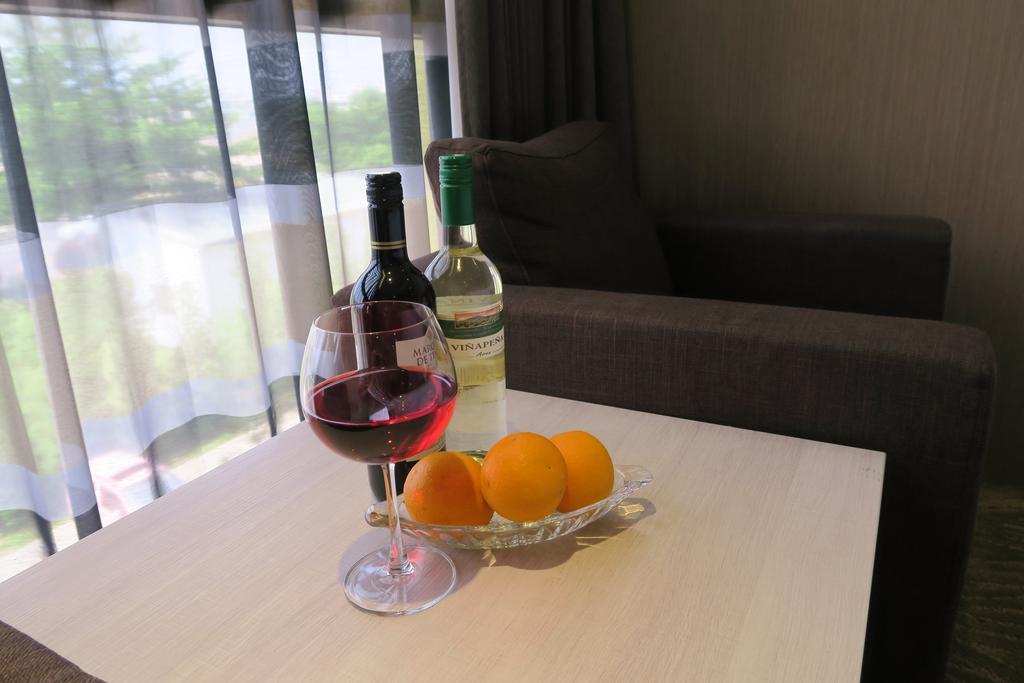 Look Royal Resort Chiayi Exterior foto A wine glass