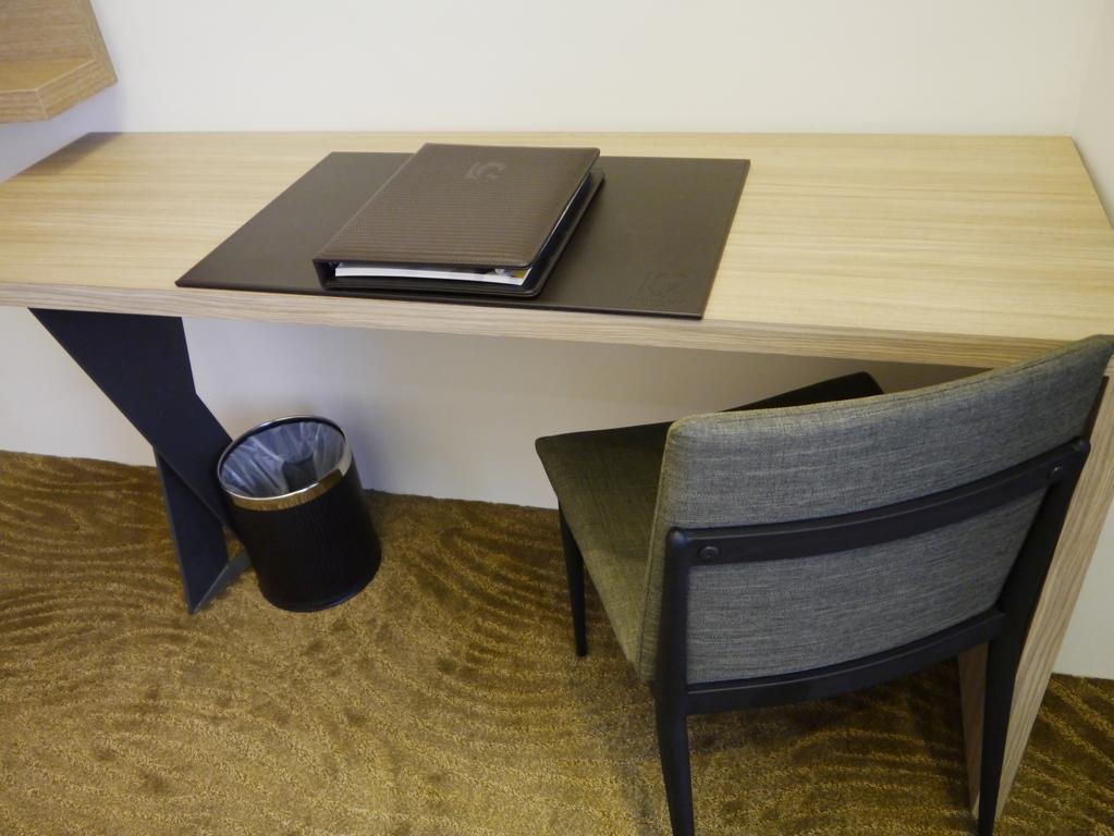 Look Royal Resort Chiayi Exterior foto A desk with a pen holder