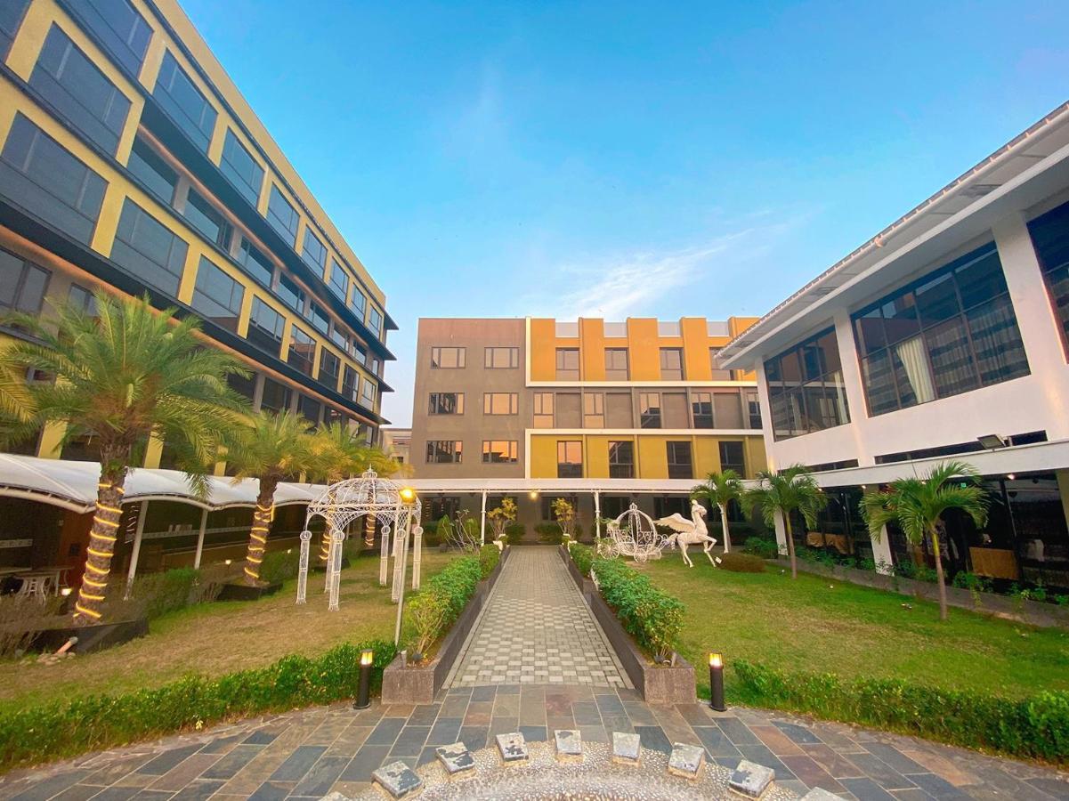 Look Royal Resort Chiayi Exterior foto The University of Electronic Science and Technology of China